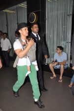 Aamir Khan snapped with baby Azad on 5th Aug 2012 (25).JPG